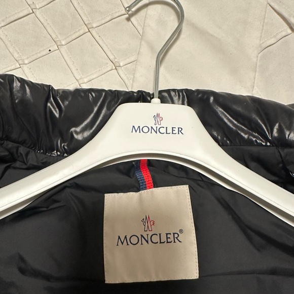 Black moncler vest - Picture 2 of 10